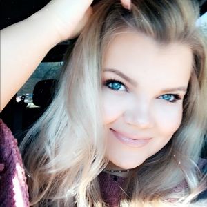 Meet your Posher, Caitlin